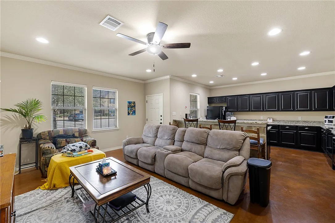 4 bed, 1821 sqft, $650 — Photo 4