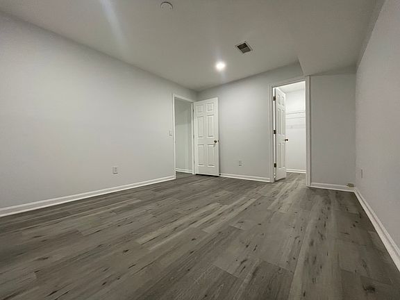 Bedroom with Walk in closet