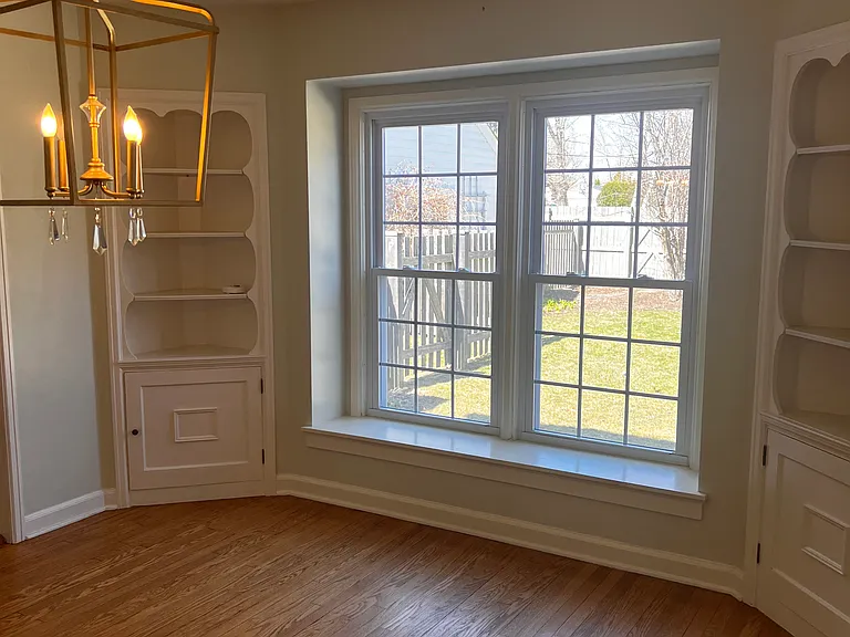 312 E Willow Rd — Photo 4