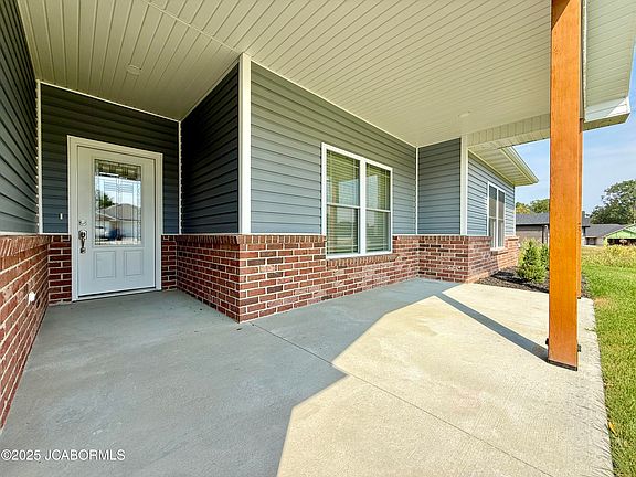 2nd image of 1910 Eliana Dr