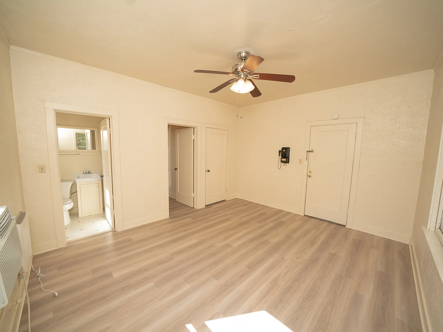 Studio, 400 sqft, $1,275 — Photo 4