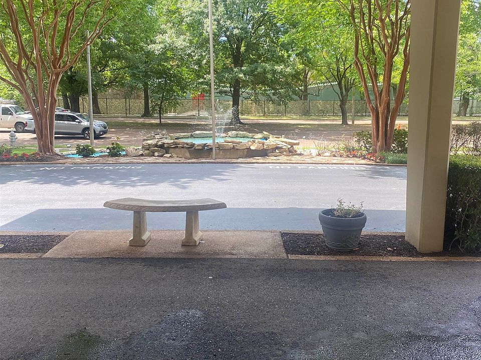 1st image of 1960 N Pkwy APT 1002