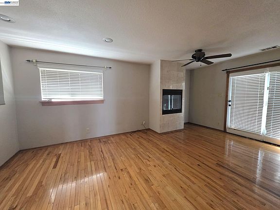 5th image of 409 Avalon Way