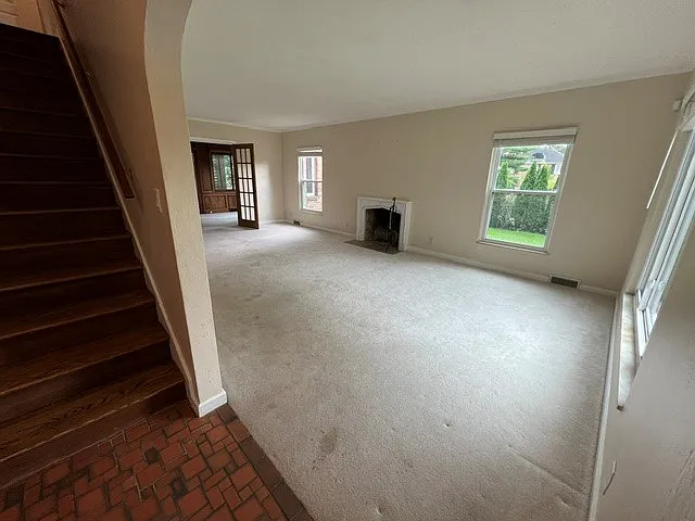 5 bed, 2.5 bath, 2670 sqft, $3,000 — Photo 2