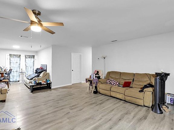 3rd image of 126 Cherokee Cir