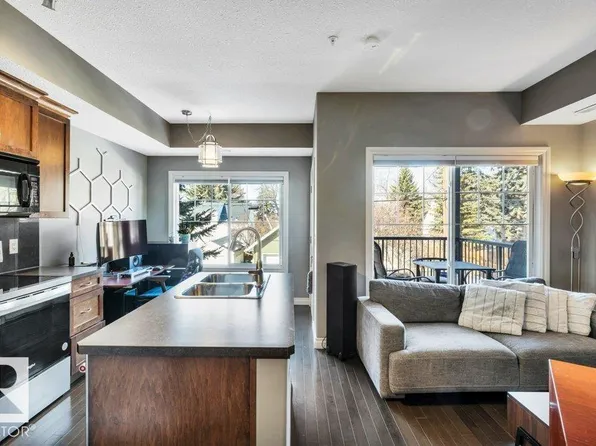 6720 112th St NW #205, Edmonton, AB T6H 3J8