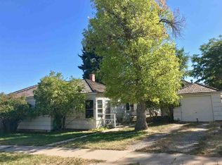 619 Park St, Thermopolis, WY 82443