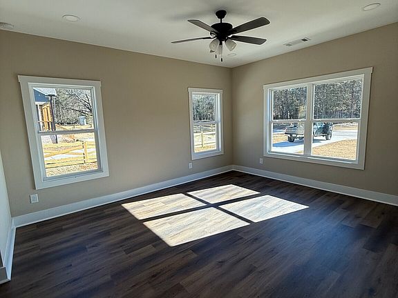 4th image of 70 Oxford Rd