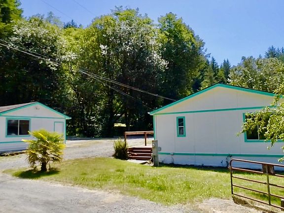 4th image of 1020 Winchuck River Rd