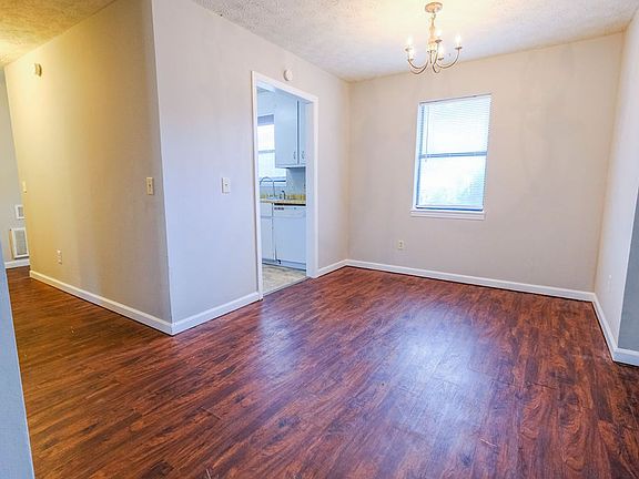 5th image of 119 Saint Andrews Ct
