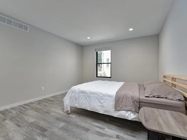 2206 W 6th St #2 — Photo 18