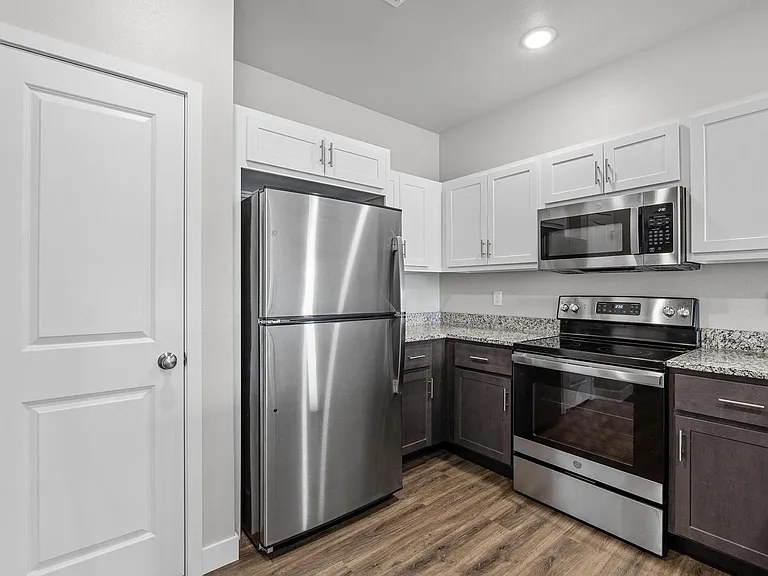 255 Robins Rd — Photo 35