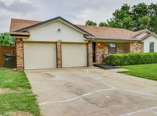 1525 NE 2nd St, Moore, OK 73160
