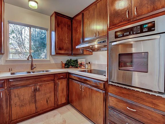 5th image of 2832 Burl Ct