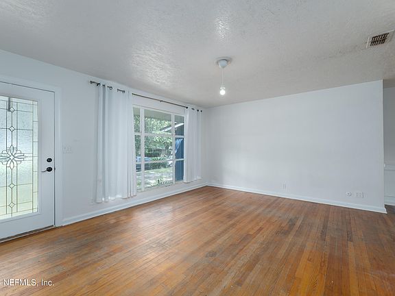 5th image of 2351 BARLAD Drive