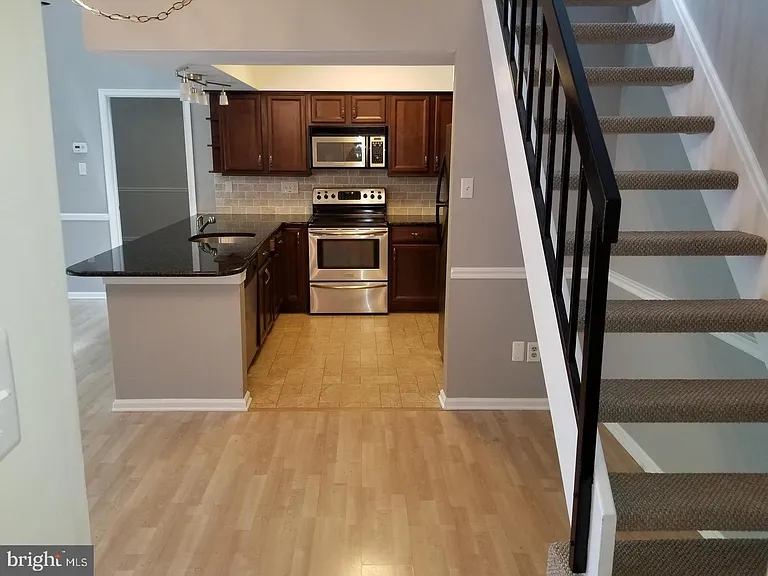 932 Washington Pl #32 — Photo 5