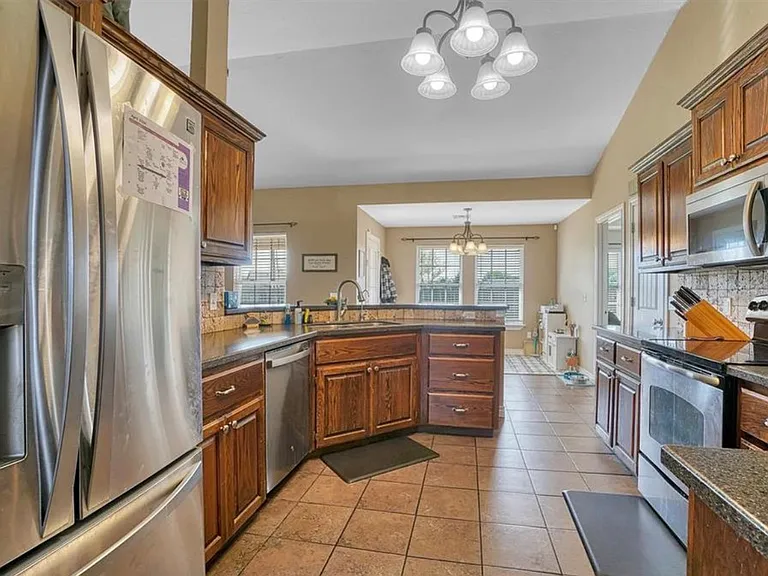 1704 White Tail Dr — Photo 3