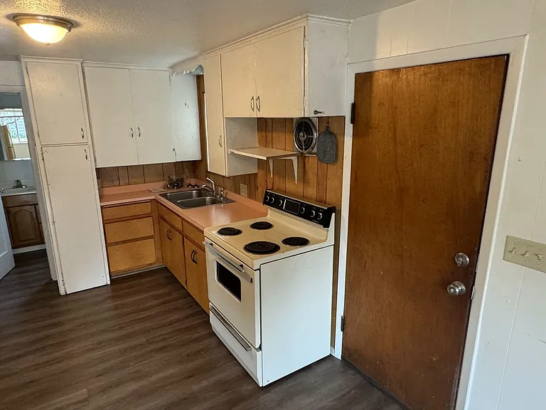 636 F St #A — Photo 8