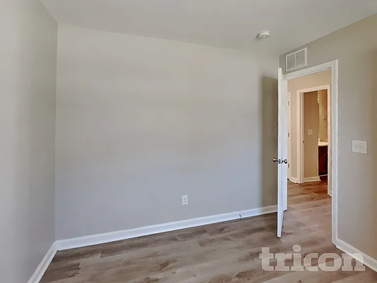 2410 King Malcolm Ln — Photo 12