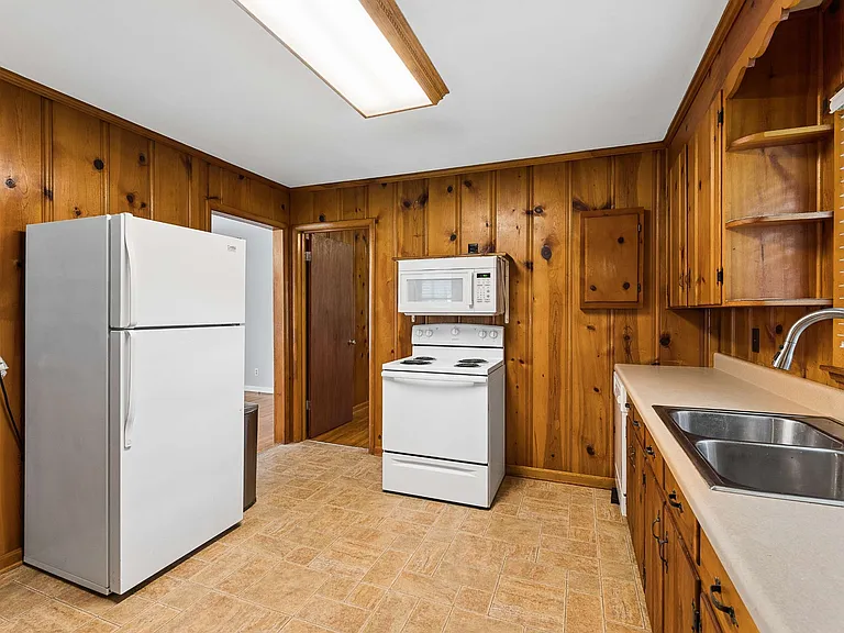 900 Velma Ln — Photo 12