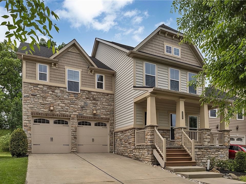 1st image of 220 Boardwalk Dr
