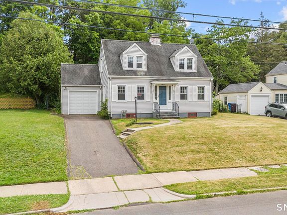 2nd image of 215 Commonwealth Avenue