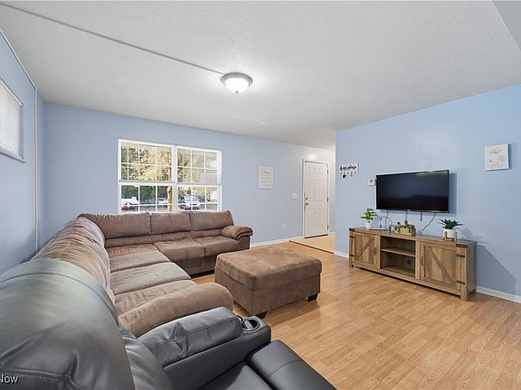 2nd image of 3244 Nelson Ave