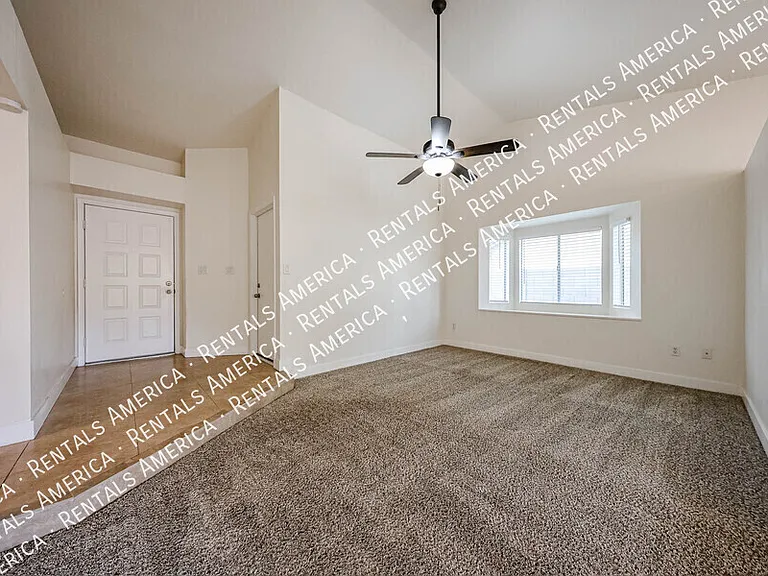 2842 E Irwin Ave — Photo 7