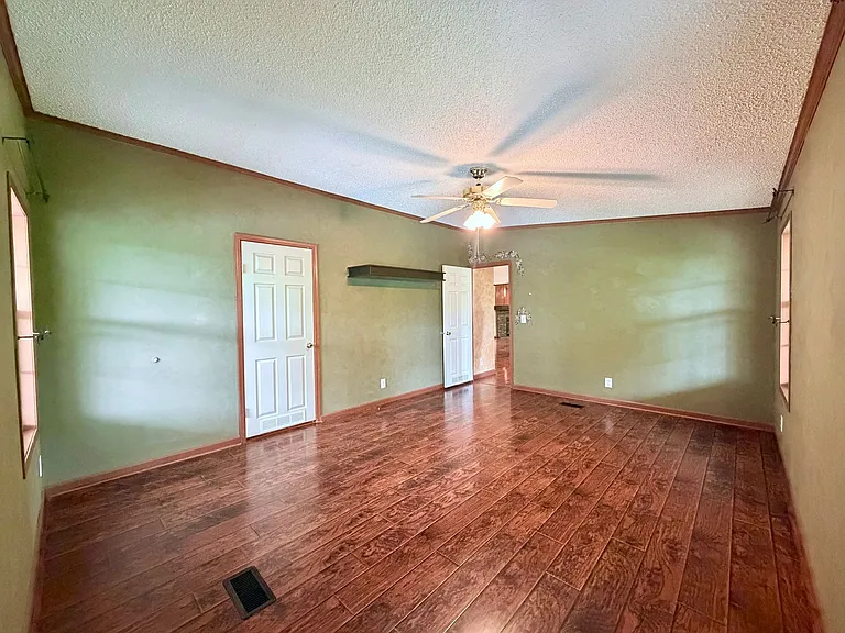 3081 Highway 81 S — Photo 15