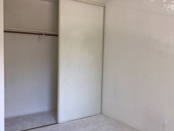 5th image of 739 Creekland Cir