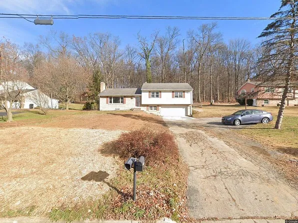 50 Oakhill Dr, Hanover, PA 17331