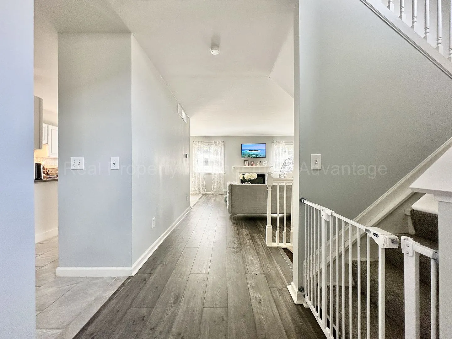 Beautifully Updated 2-Bedroom Townhouse w/ Finished Basement - Close to Royal Oak, Ferndale, Plea... — Photo 3
