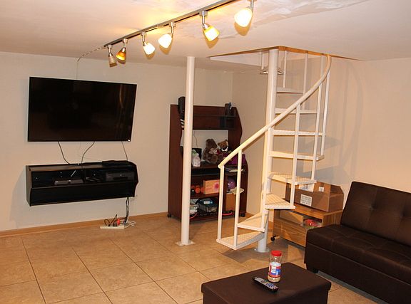 4th image of 39 King Arthur Ct APT 8