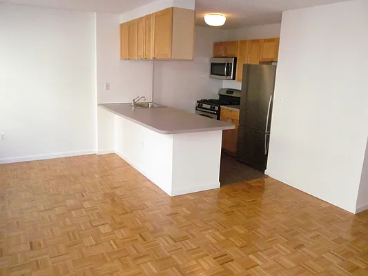 Rented by Lisa Management | media 7