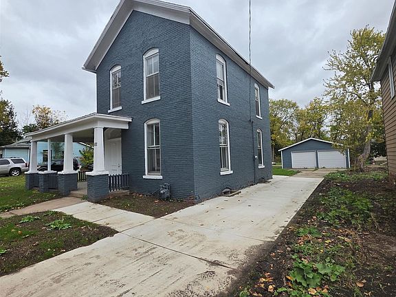 2nd image of 632 E Iroquois St