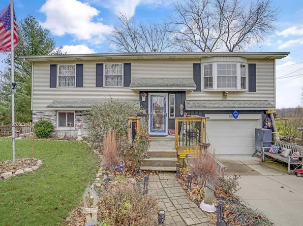 5001 Lauder Ct, Peoria, IL 61607