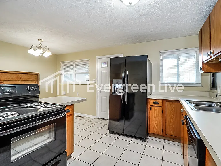 6251 Brauning Dr — Photo 7