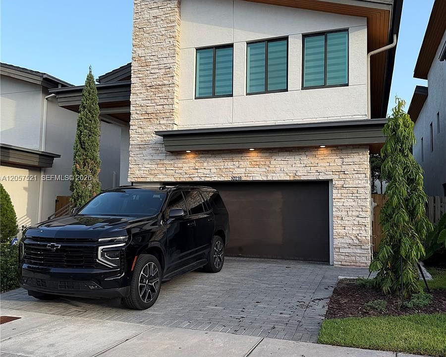 1st image of 10218 NW 76th Ter