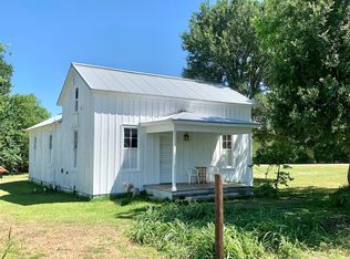 304 Pierce St, Fayetteville, TX 78940