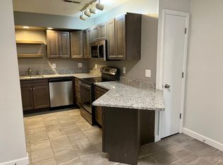 300-302 E Grove St #B, Bloomington, IL 61701