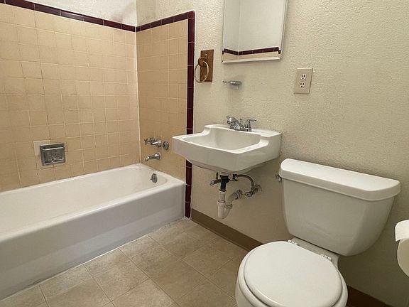 5th image of 1731 Stewart St APT 4