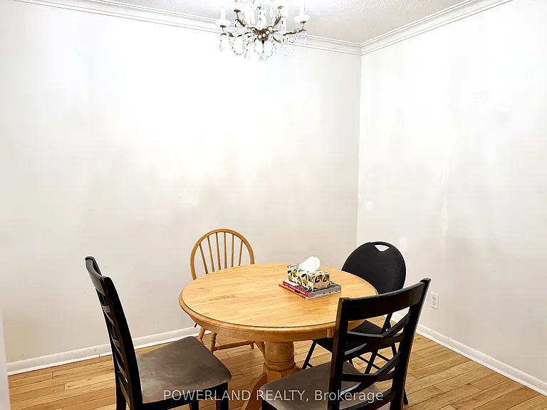 72 Pynford Cres #MAIN FLOOR — Photo 4