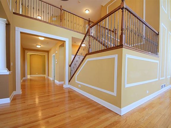4th image of 1675 N Woods Way