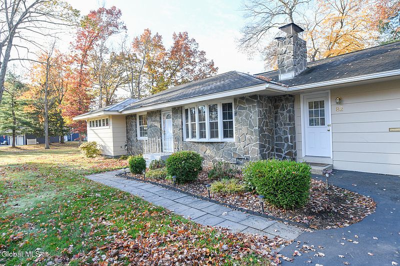 3rd image of 82 Brockley Drive