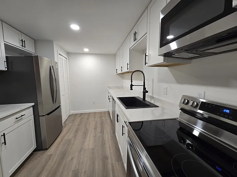 738 E Fountain Blvd — Photo 16
