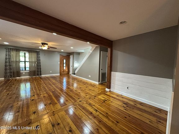 5th image of 1100 Rollingwood Dr