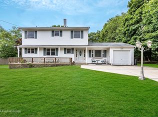 332 Babylon St, Islip Terrace, NY 11752