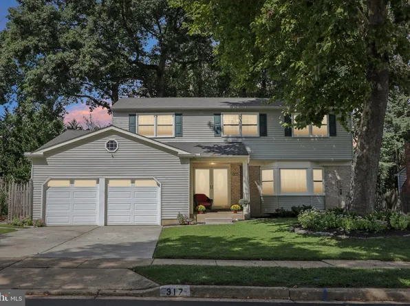 317 Saint David Dr, Mount Laurel, NJ 08054