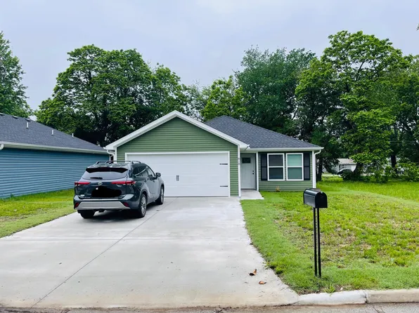818 N Campbell Ave, Webb City, MO 64870