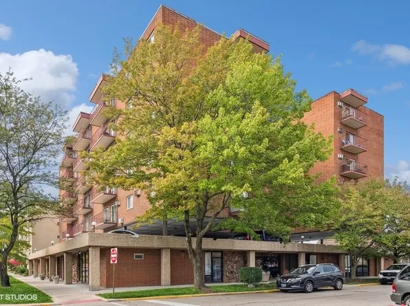 7830 W North Ave APT 504, Elmwood Park, IL 60707